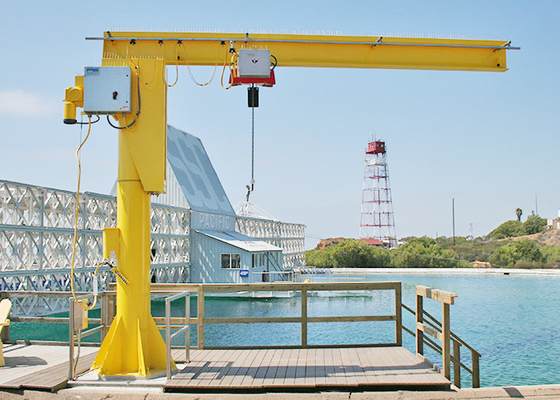Powered Floor Mounted Jib Crane Xoay 360 độ Điện A4